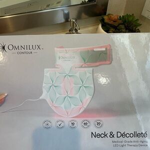 Omnilux Contour Neck & Décolleté LED Light Therapy Device - White and Pink